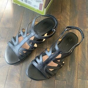 Naturalizer Black Strappy Sandals